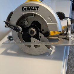 DEWALT 7-1/4-Inch Circular Saw,  Lightweight, Corded