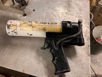 2 caulking air guns