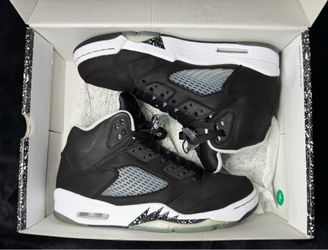 Size 9.5 men Jordan 5s as seen
