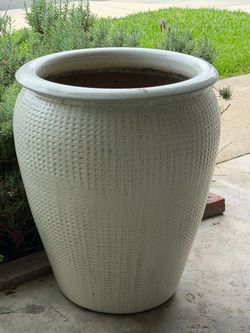 Big plant pot about 3 1/2 tall