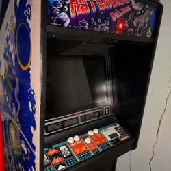 Asteroids Deluxe Arcade Machine 