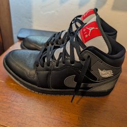 Jordan Mid 1 Size ( 8.5 -9)