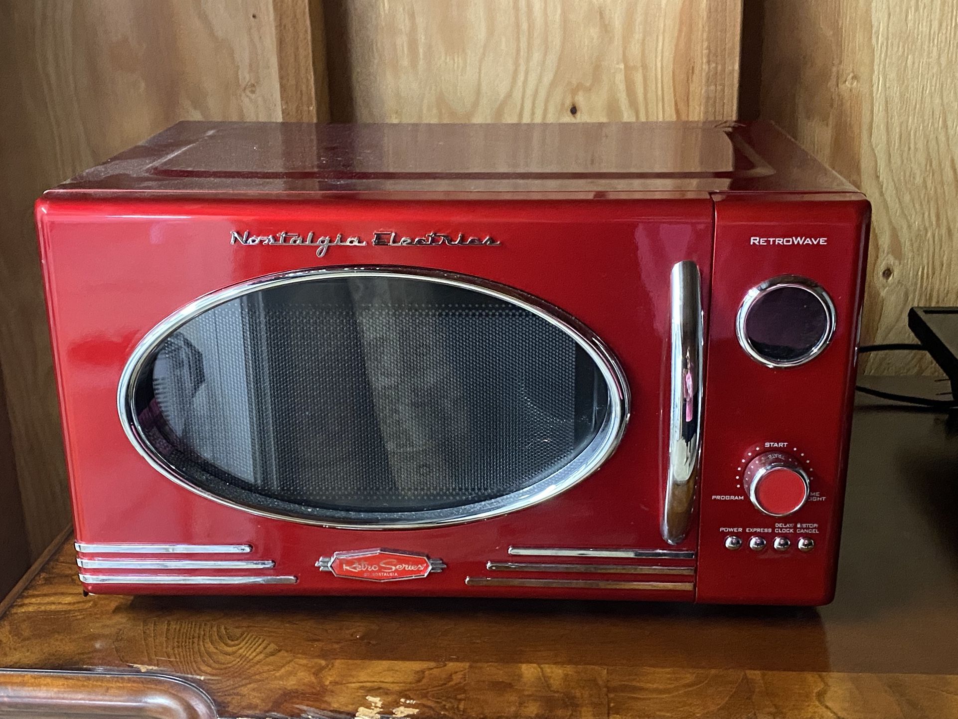 Nostalgia Retro Countertop Microwave