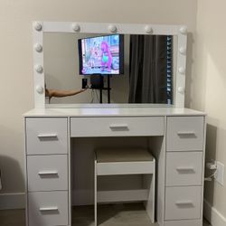 Full Size vanity Desk With Mirror, Lights, And Stool Basically NEW MOVE OUT SALE