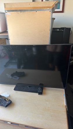 42” Vizio Smart TV w/ Remote – Works Great”