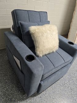 Sofa couch Bed New In Perfect condition PICK UP ONLY