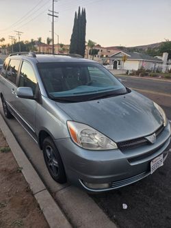 Toyota sienna XLE 2004