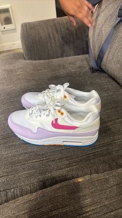 Women’s nikes size 9
