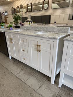 White marble bathroom vanity 61