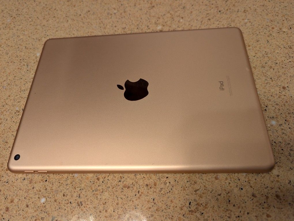 Apple iPad 7th Generation 32 GB Rose Gold In Excellent Condition 