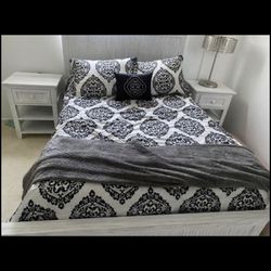 Queen Bed And Two Nightstands 
