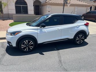 2019 Nissan Kicks SR 9k miles