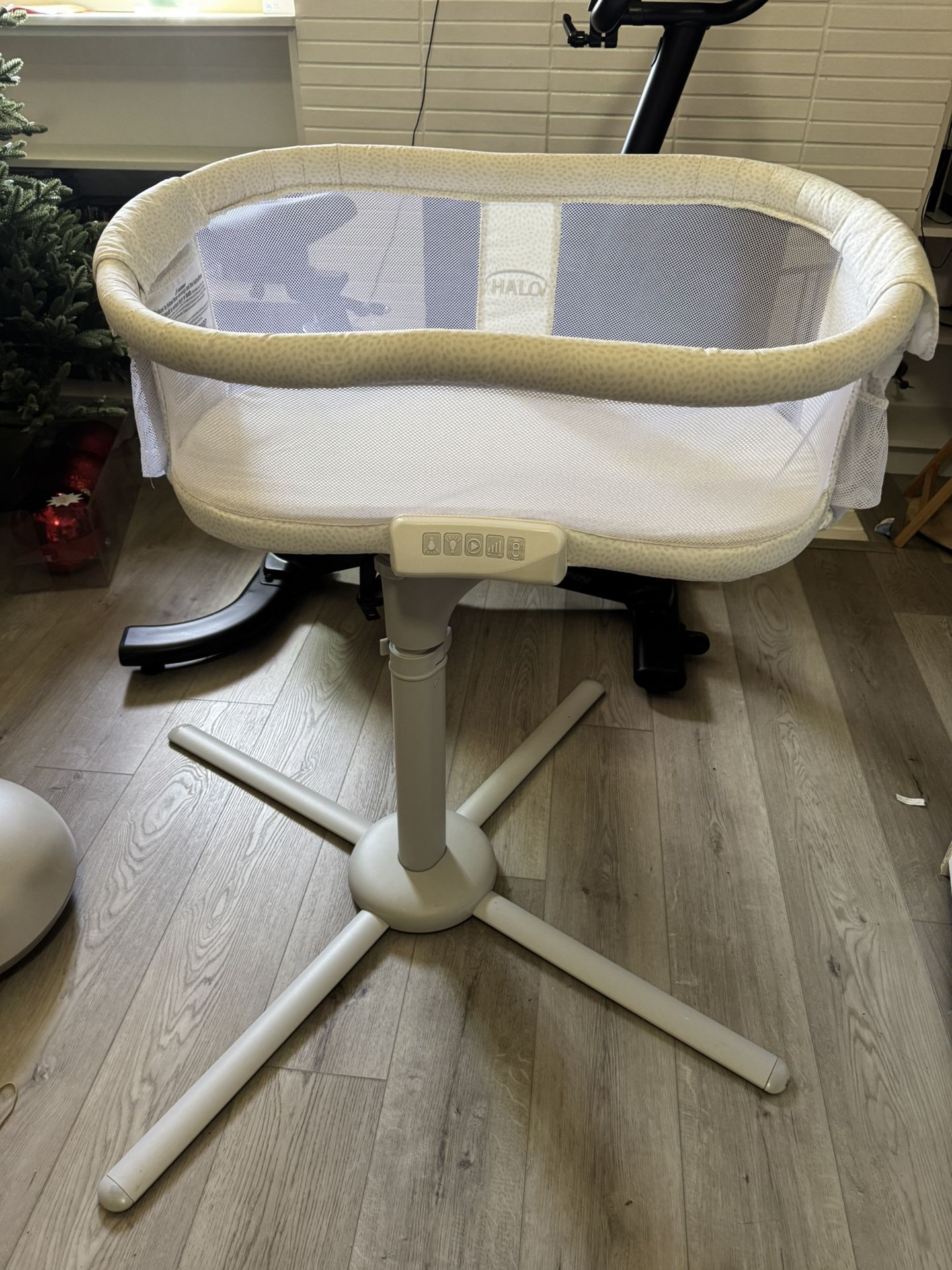 Halo Swivel Bassinet