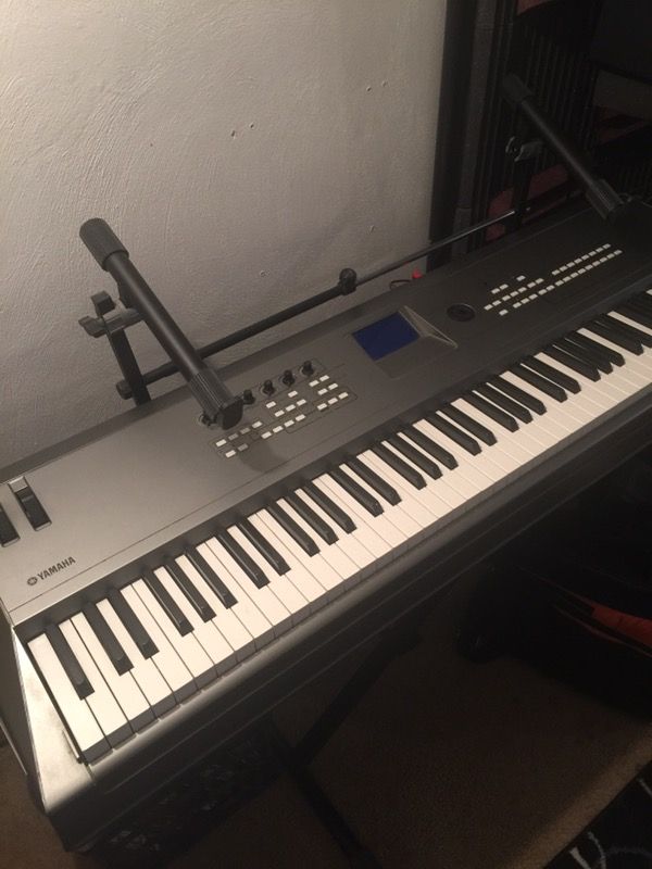 Yamaha MM8 workstation