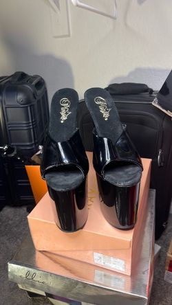 🖤Pleaser black highhhh heels size 8👠