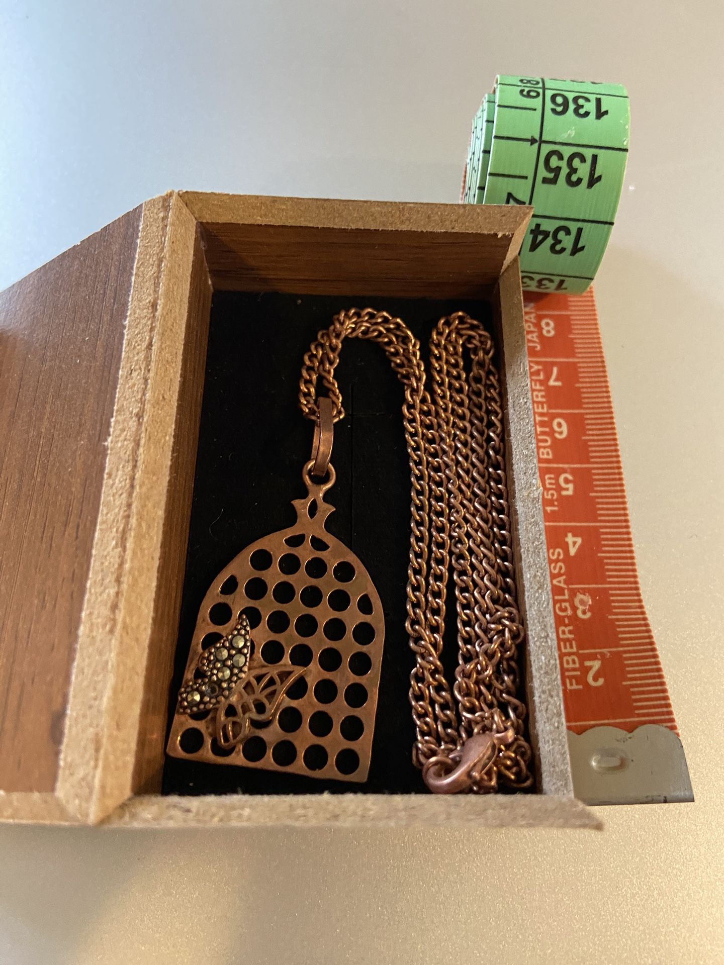 luxury copper necklace jewelry for Women butterfly Advantages of copper jewelry: 1- reducing arthritis 2- reducing joint pain and inflammation 3- fat