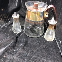 Vintage 60’s Glass With Handle Pyrex 4-cup Carafe And Salt And Pepper Shakers