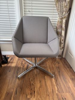 Modern Swivel Lounge Chair