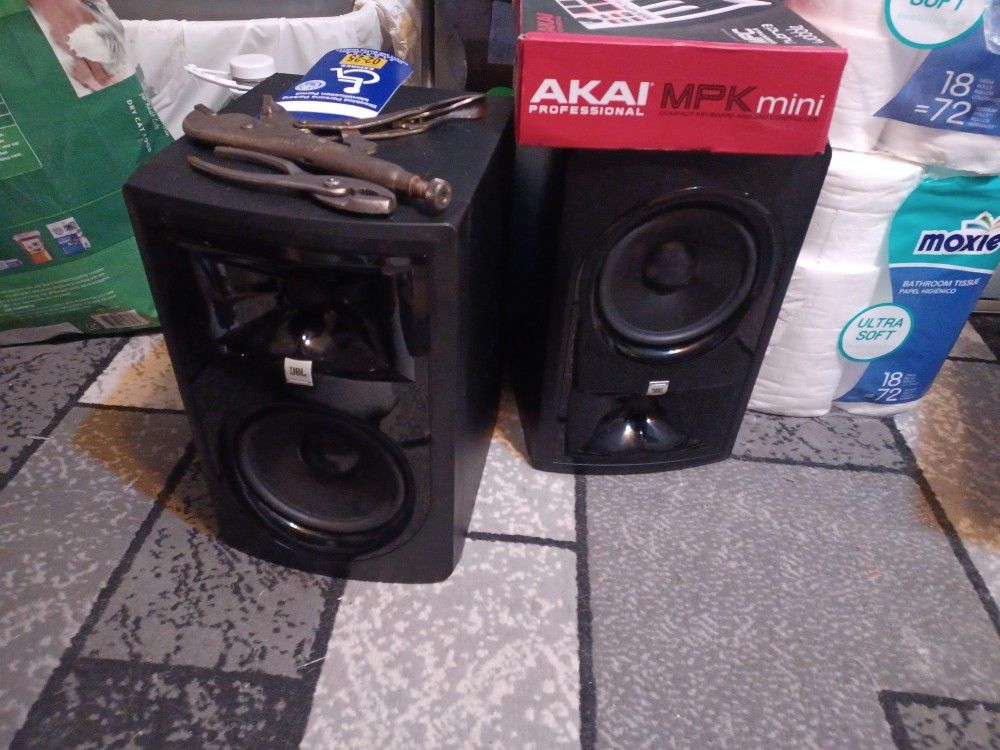 2 Jbl Dj Speakers Like Brand New They're $150 A Piece Asking 165For The Pair