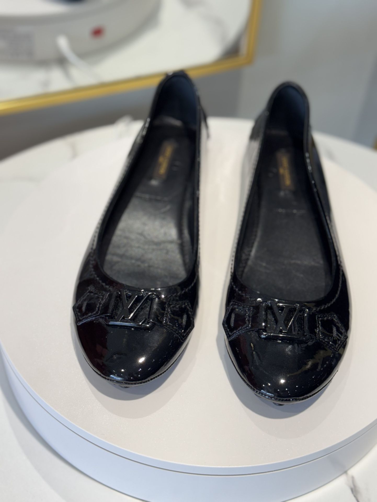Louis Vuitton Leather Women's Flats 39 size