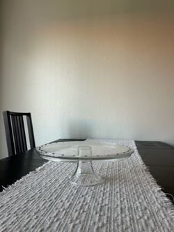 Glass cake stand