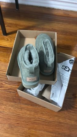 Uggs women size 9