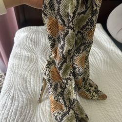 Over The Knees Woman Boots. 