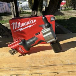 Milwaukee Rivet Tool