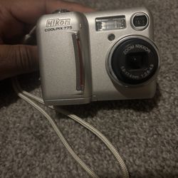 Nikon Coolpix 775