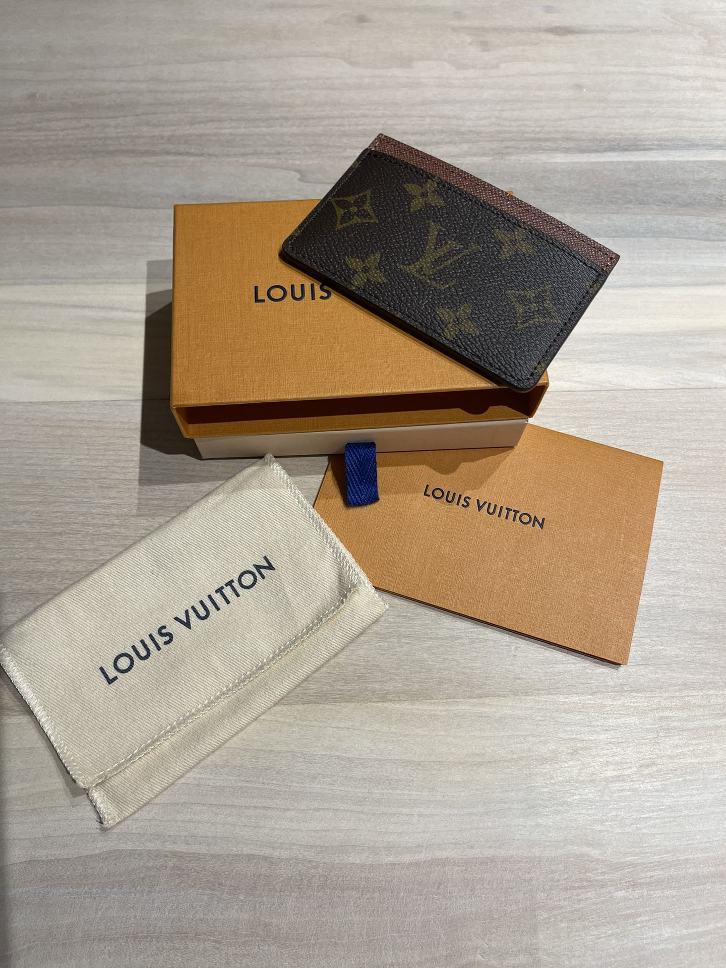 Louis Vuitton Wallet for Sale in Upland, CA - OfferUp