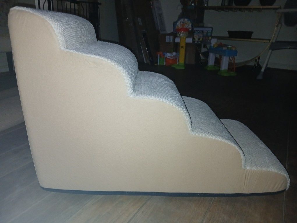 BRAND NEW COZY KISS 5 STEP PET STAIRS