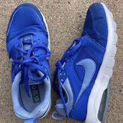Woman’s Athletic Shoes Nike Air, Size 6