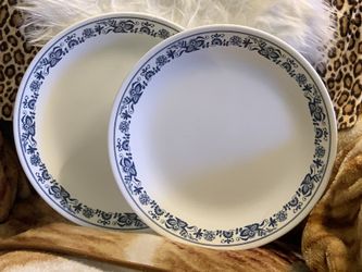 Corelle set of 2 dinner plates