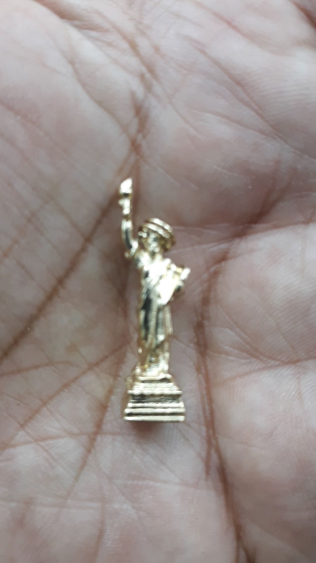 14k gold charm 4.7 grams