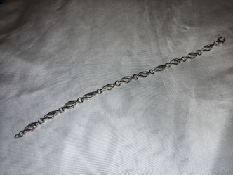 Silver bracelet w small diamond