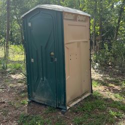 portable restroom / baño portatil
