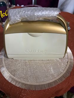New Anna Griffin Cuttlebug Machine cream and gold color 🌺