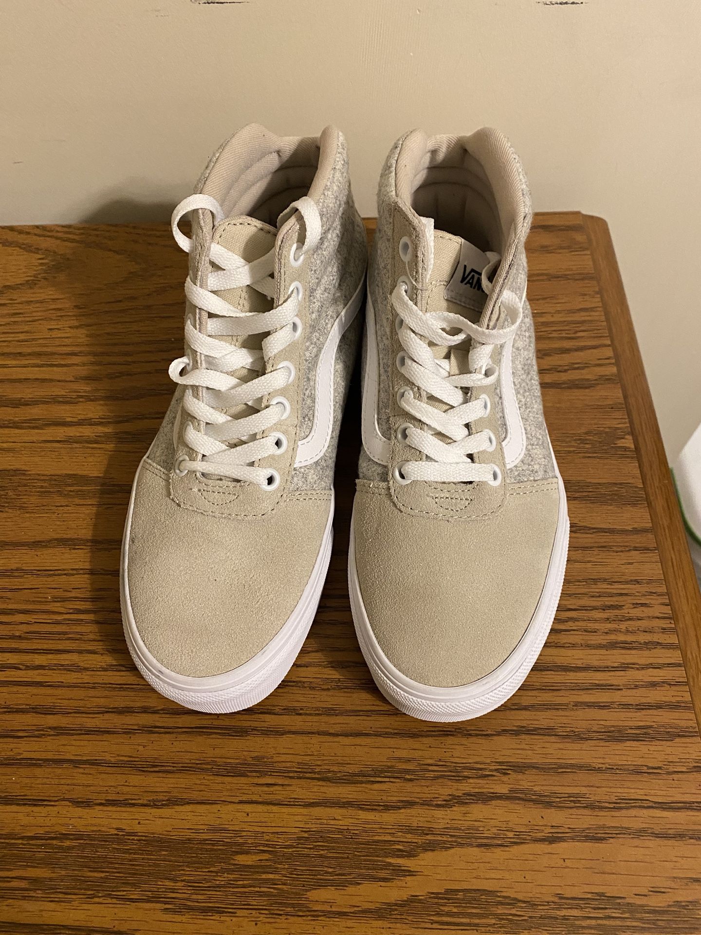 NWT Woman’s Vans High-Tops Size 7
