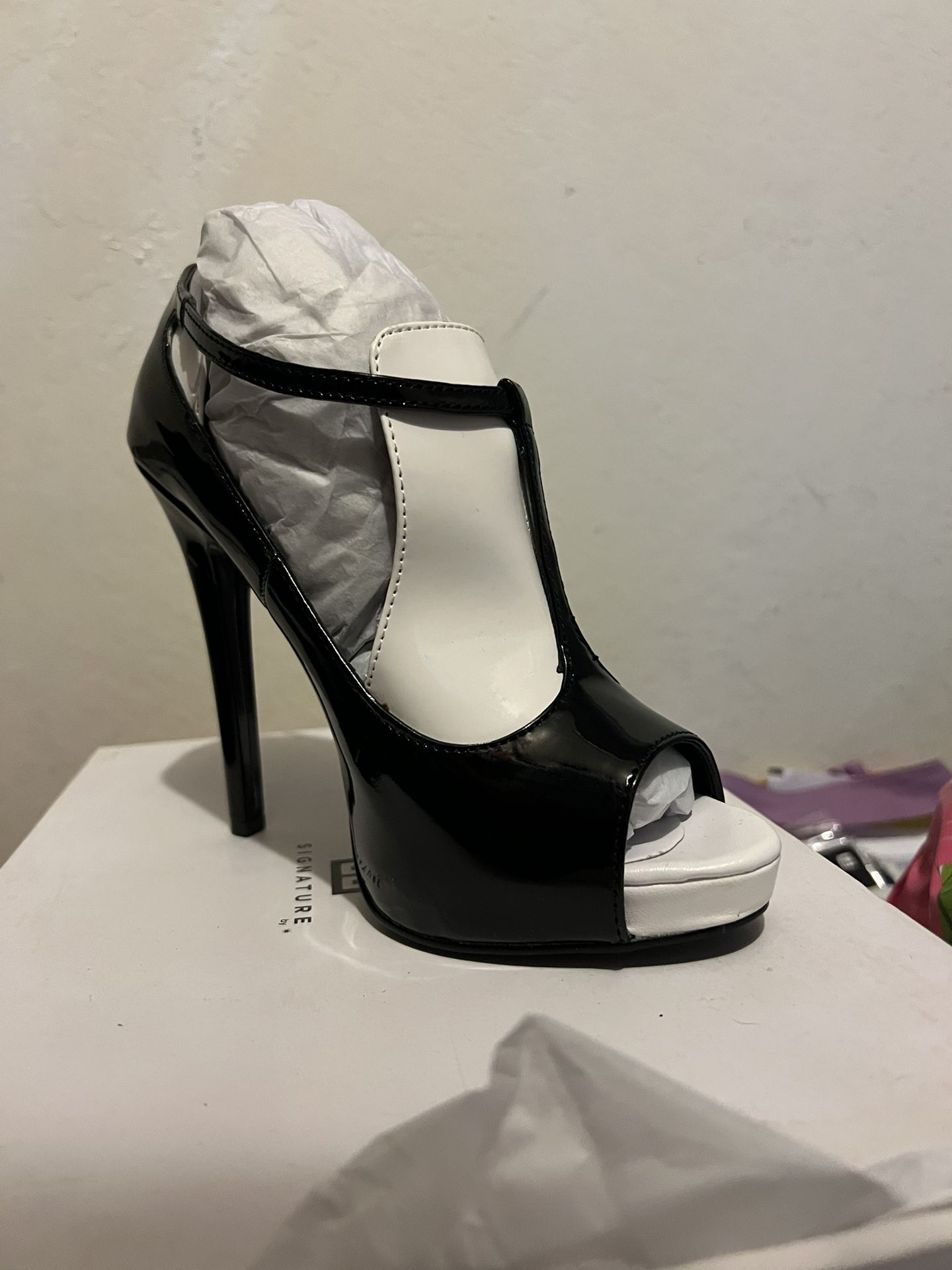 Black White Heel