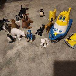 17 Piece Alaskan Toy Set With Ship, Dog Sled & Anilmals