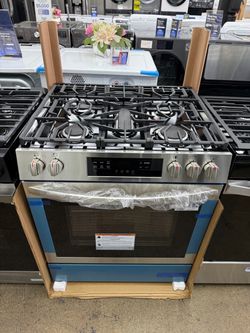 Brand new Frigidaire 30-in 5 burners 5.1-cu ft Convection Oven Slide-In Natural Gas Range ( Stainless steel