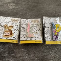 Set of 3 Loony Tunes Metal Pin Collectors Item Tweety Bird Bugs Bunny Pucky Rare Collectors Items