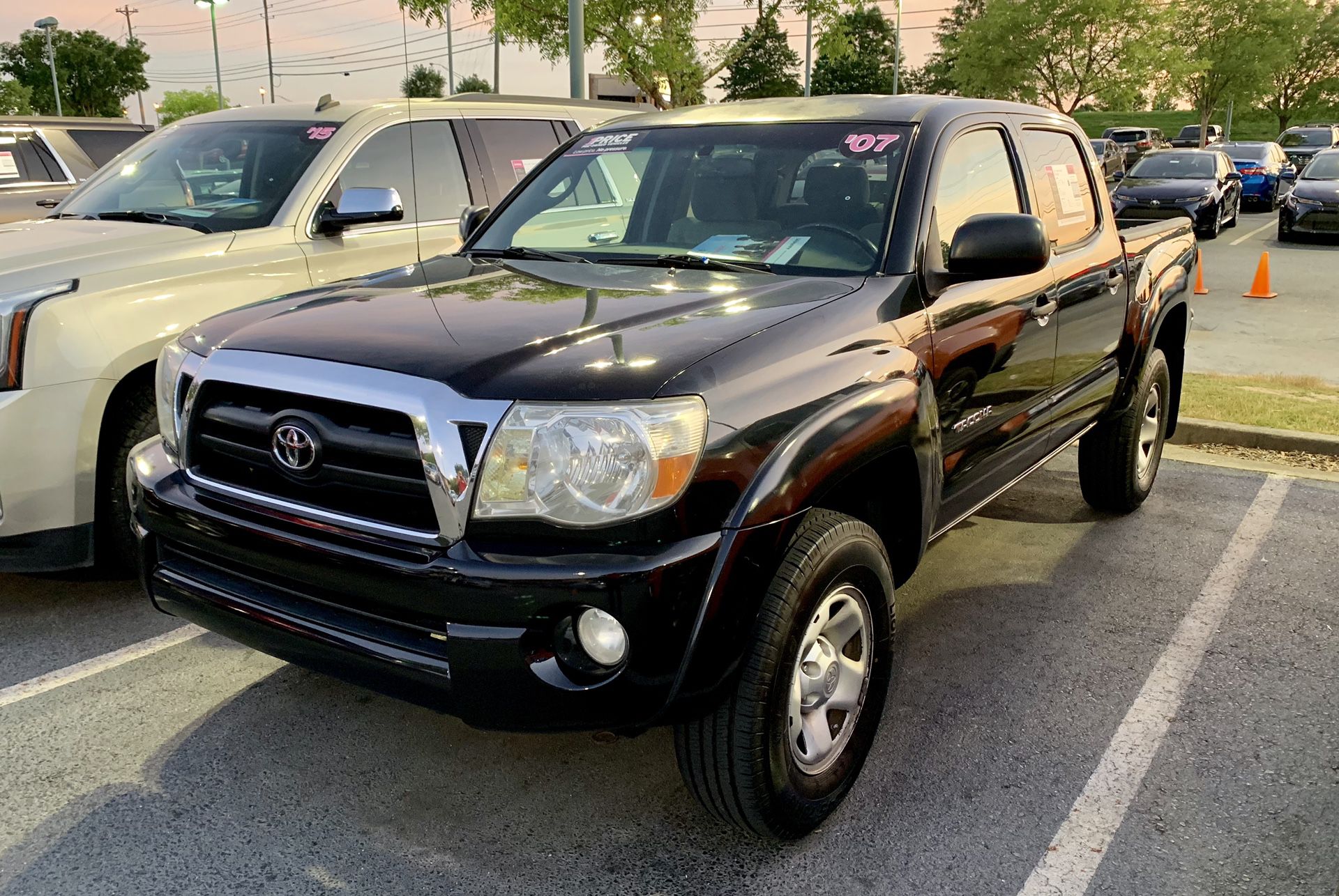 Toyota Tacoma 2007 PreRunner. Take it to your house with SSN or Tax ID, Driver License and just $1000 / Llévatela a tu casa con tan solo el Social Se