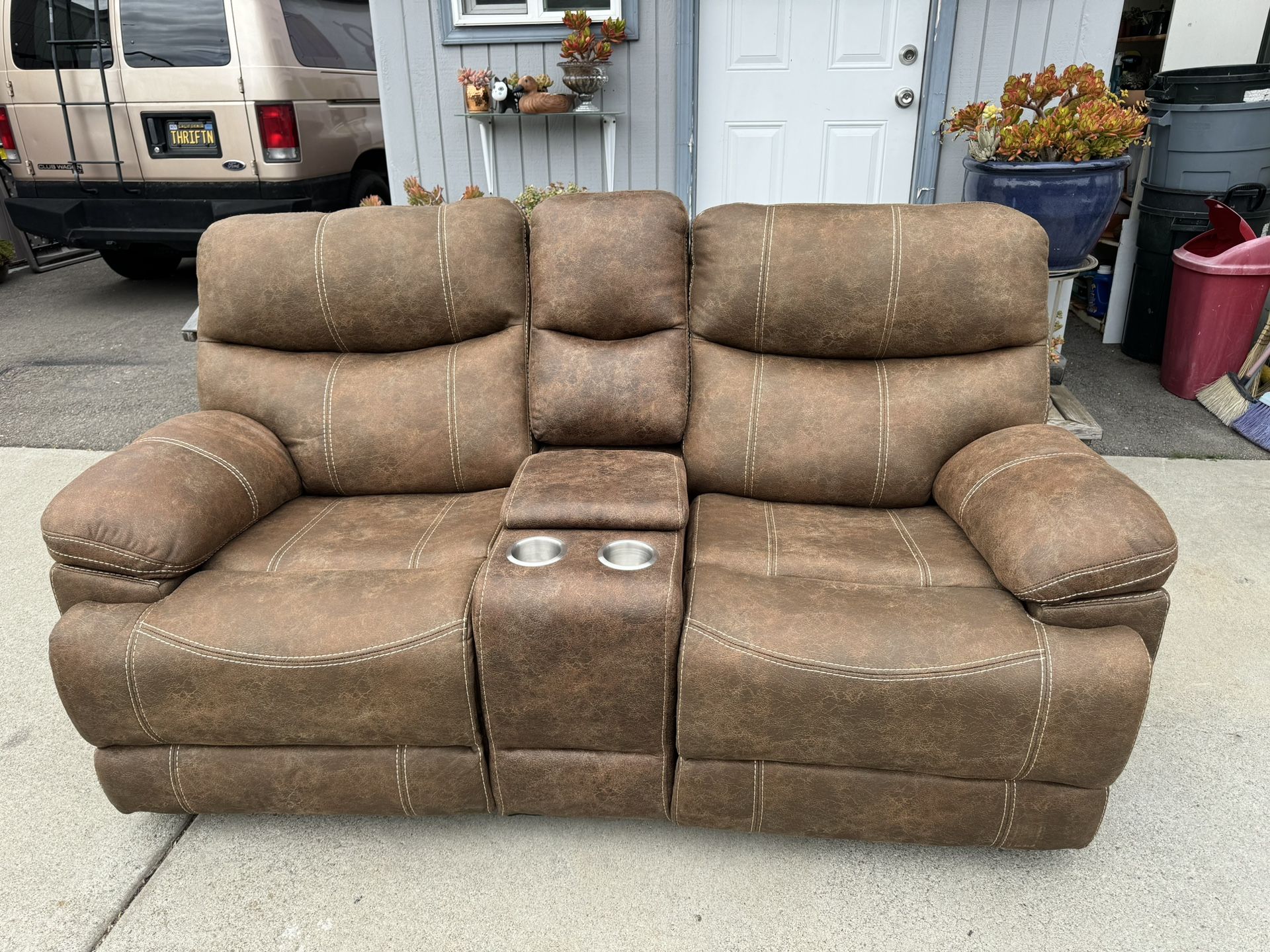 New!! Earl - Motion Loveseat With Console Double-Recliner Brown Faux Leather (Small Tear)