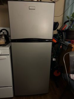 Refridgerator