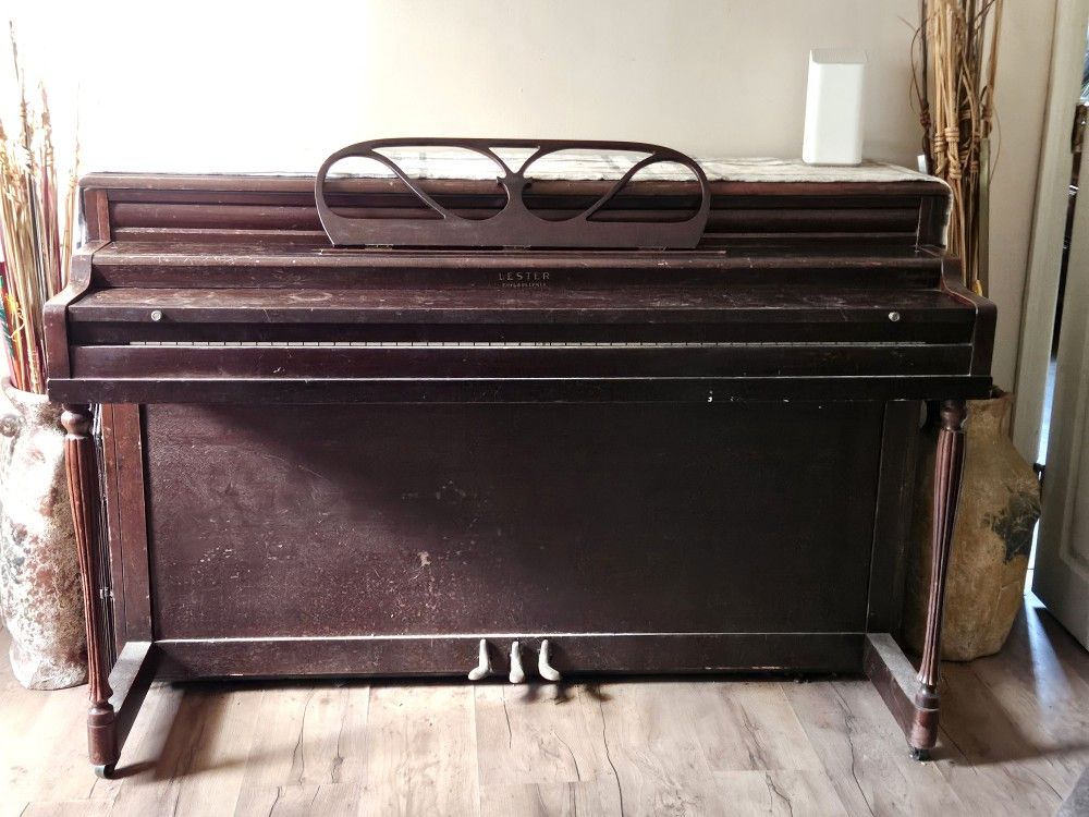Lester Spinet Piano