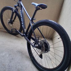 Giant Talon 4 Hardtail MTB