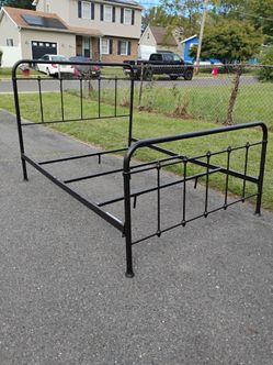8Ft Queen size Bed frame Bronze color with center support all metal