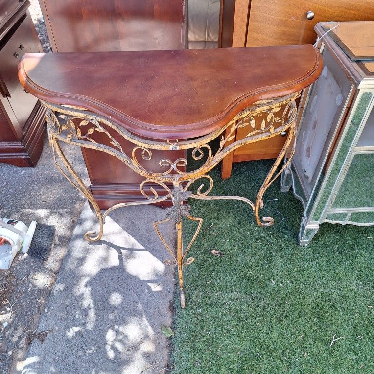 Entry Table And Mirror