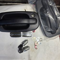 16 Pick Up Chevy  Front Left & Right (With Locks)